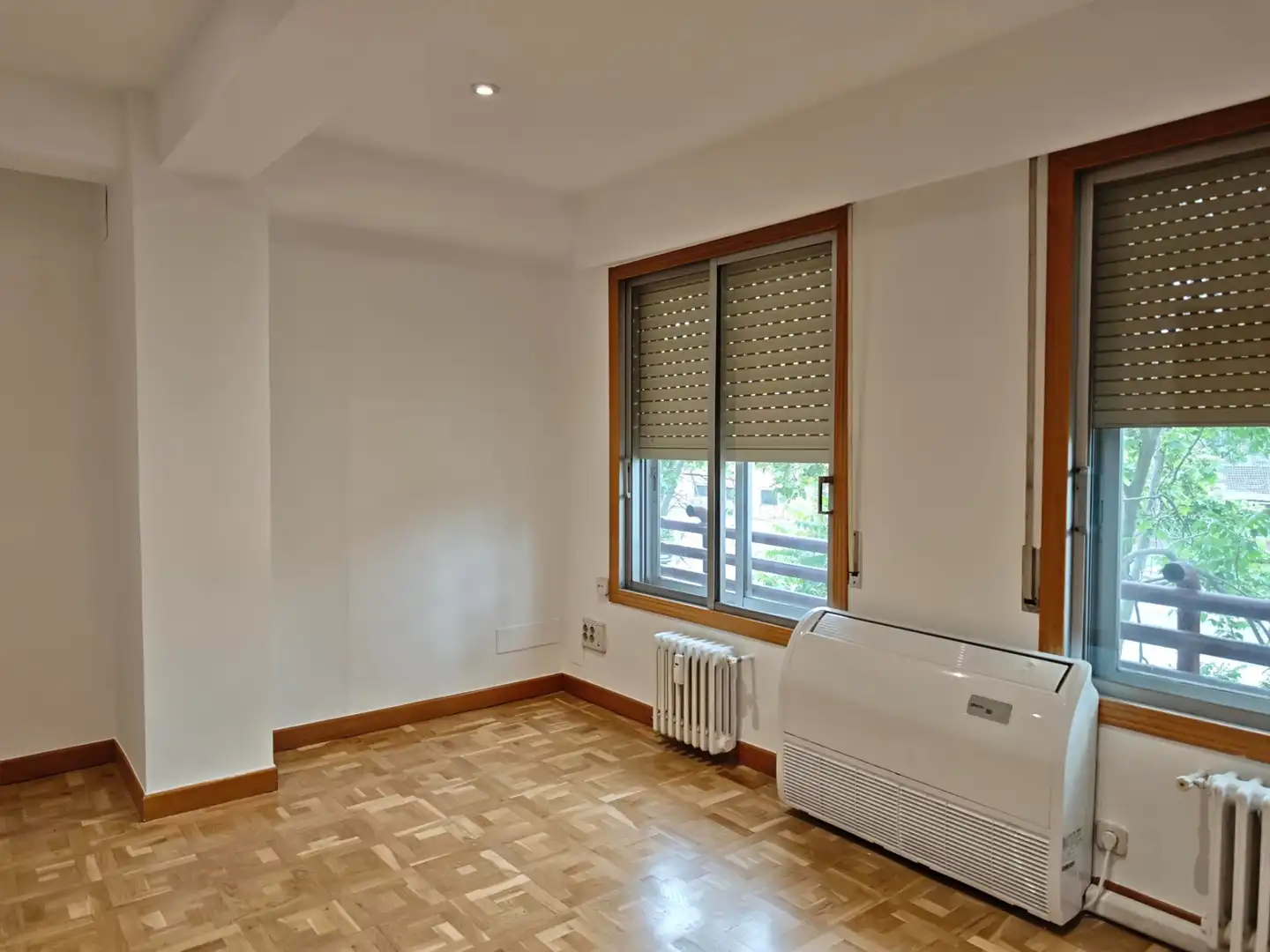 Habitación de Oficina de alquiler en Madrid con Aire acondicionado y Calefacción