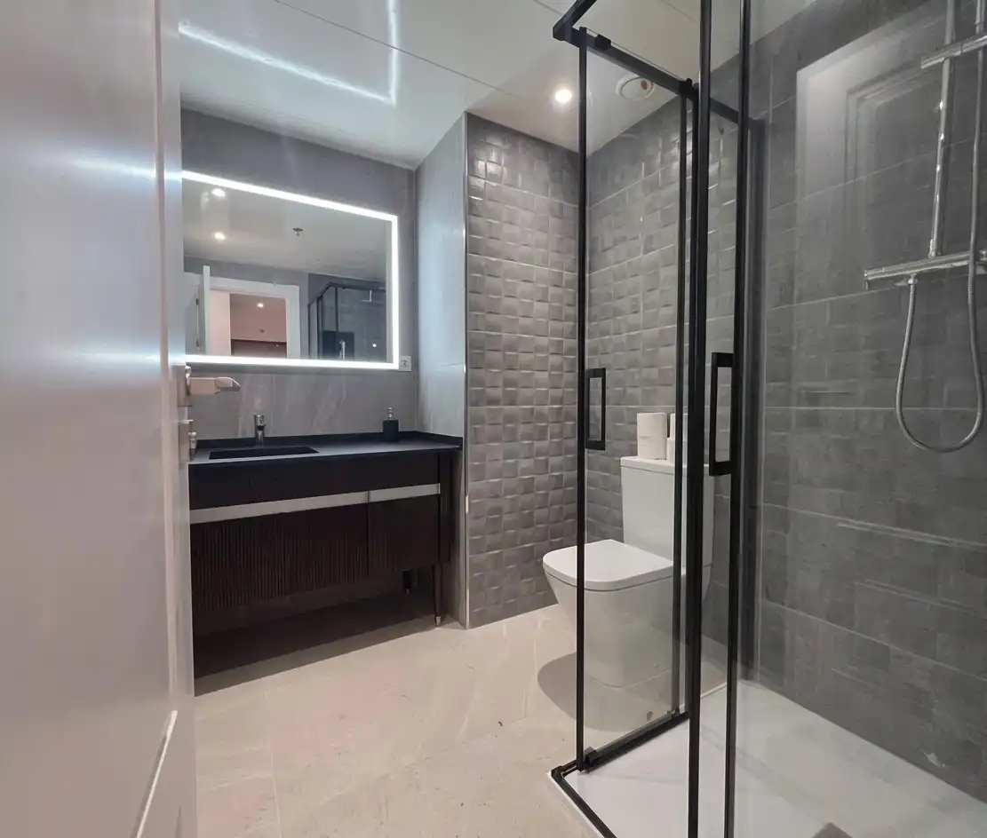 Badezimmer von Dachboden zur Miete in L'Hospitalet de Llobregat mit Klimaanlage, Heizung und Terrasse