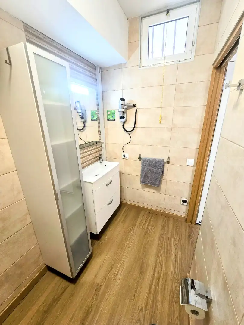 Badezimmer von Wohnung zum Verkauf in Arona mit Privatgarten, Terrasse und Möbliert