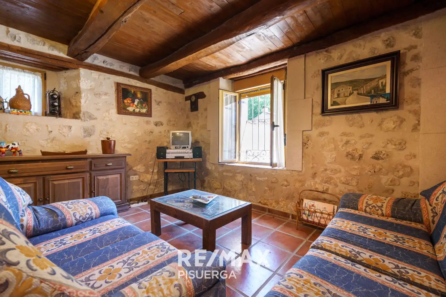 Sala d'estar de Finca rústica en venda en Torrescárcela amb Terrassa, Traster i Moblat
