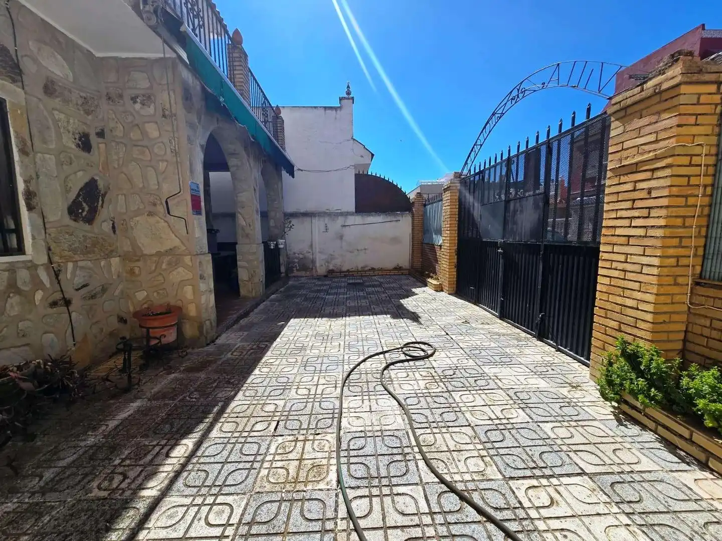 Vista exterior de Casa o chalet en venta en Valencina de la Concepción con Terraza, Trastero y Piscina