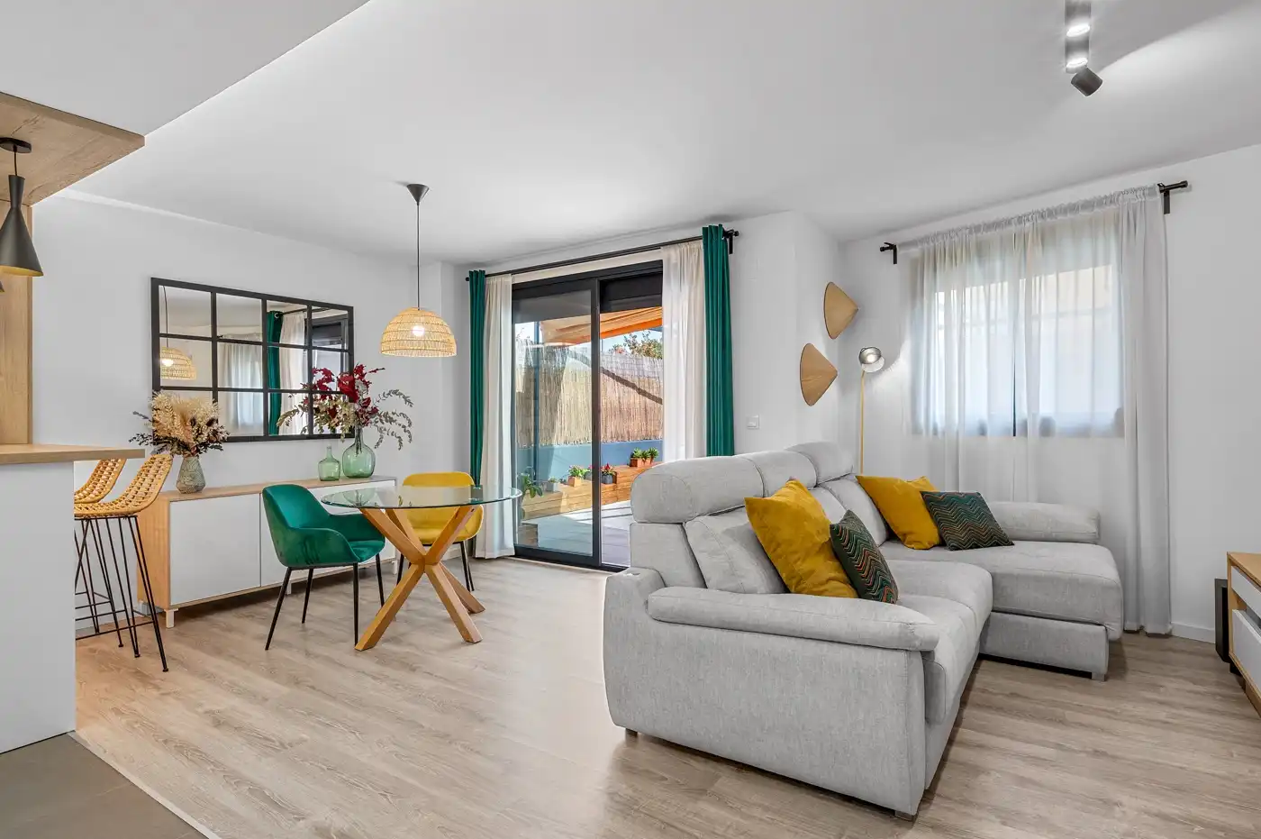 Wohnzimmer von Erdgeschoss zum Verkauf in El Campello mit Heizung, Privatgarten und Terrasse
