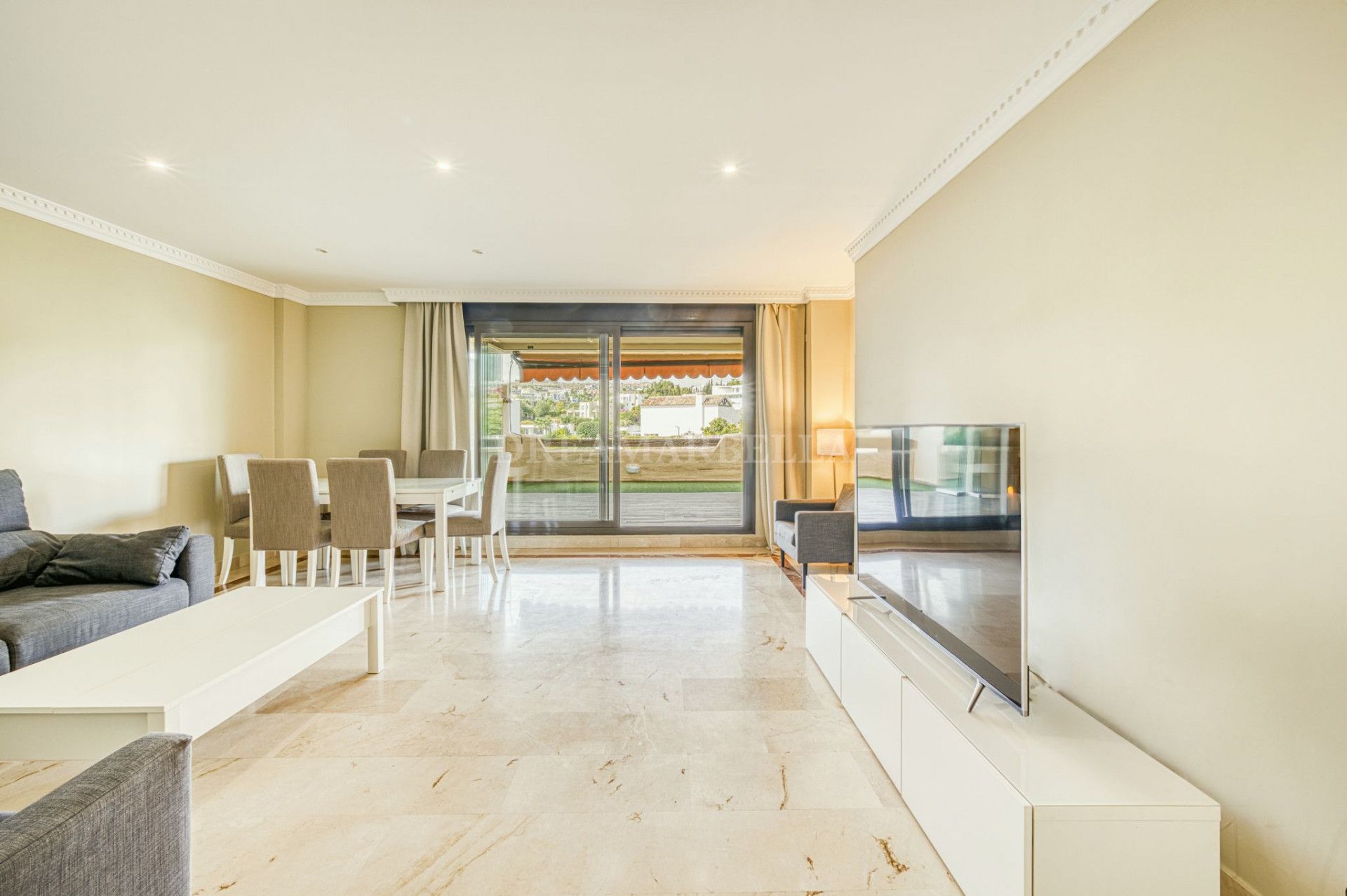 Living room of Planta baja for sale in Benahavís  with Air Conditioner, Heating and Terrace