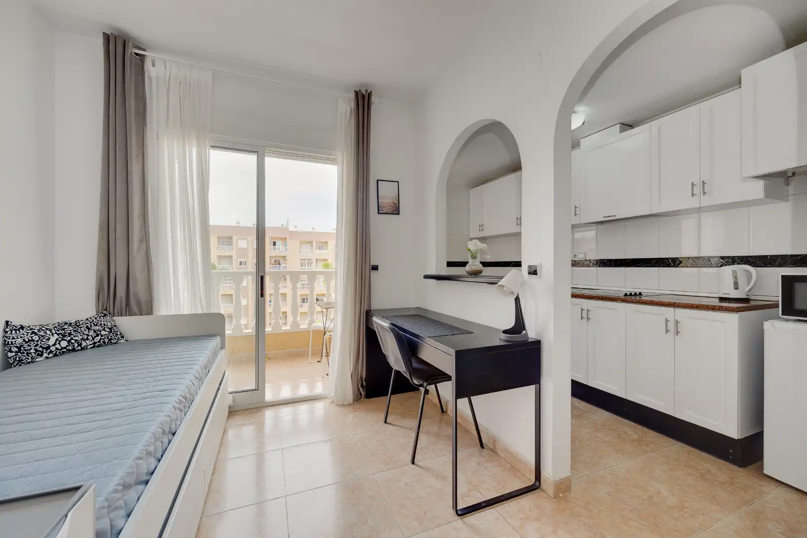 Habitación de Estudio en venta en Torrevieja con Terraza, Amueblado y Piscina comunitaria