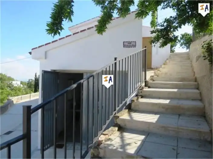 Vista exterior de Casa adosada en venda en Loja amb Traster