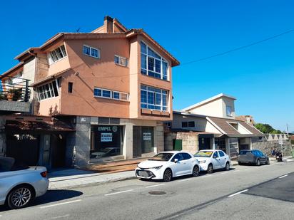 Vista exterior de Casa adosada en venda en Vigo  amb Calefacció, Jardí privat i Terrassa