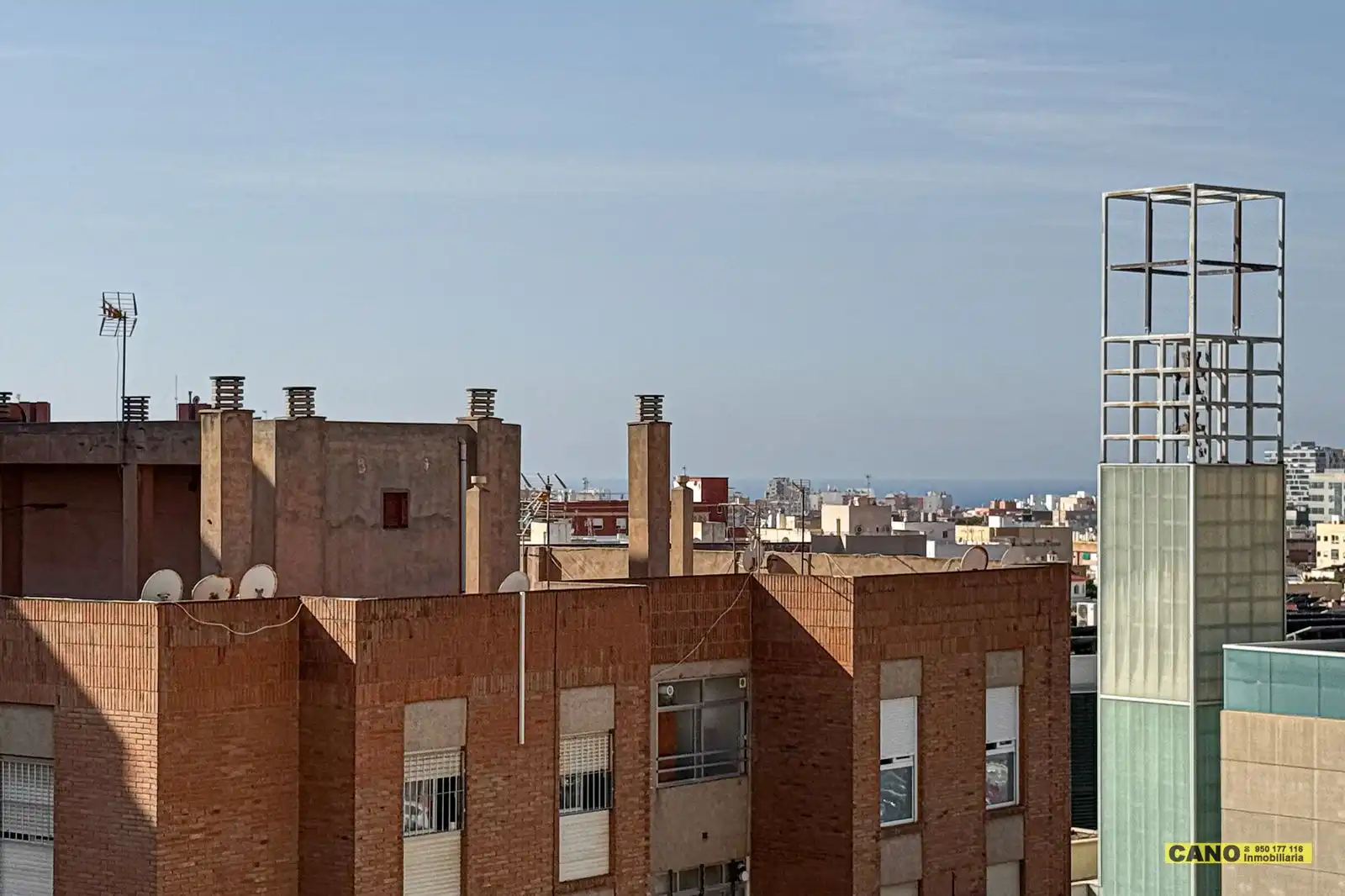 Vista exterior de Pis en venda en Almería