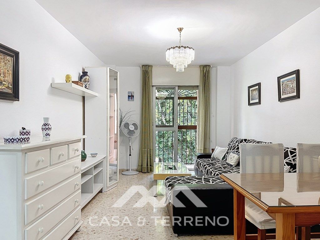 Sala d'estar de Apartament de lloguer en Málaga Capital amb Aire condicionat, Jardí privat i Terrassa