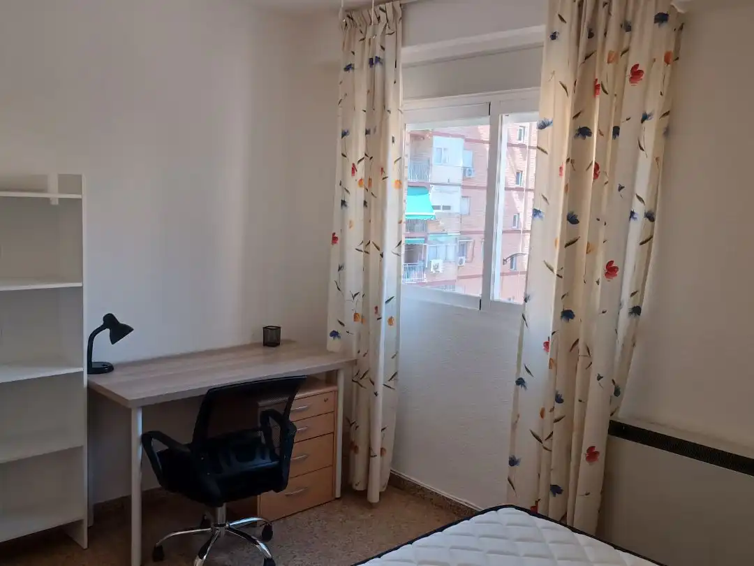 Schlafzimmer von Wohnung zur Miete in  Granada Capital mit Balkon