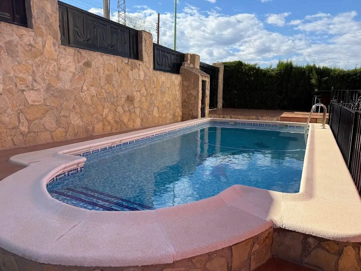 Piscina de Casa o xalet en venda en Chiva amb Aire condicionat, Calefacció i Jardí privat