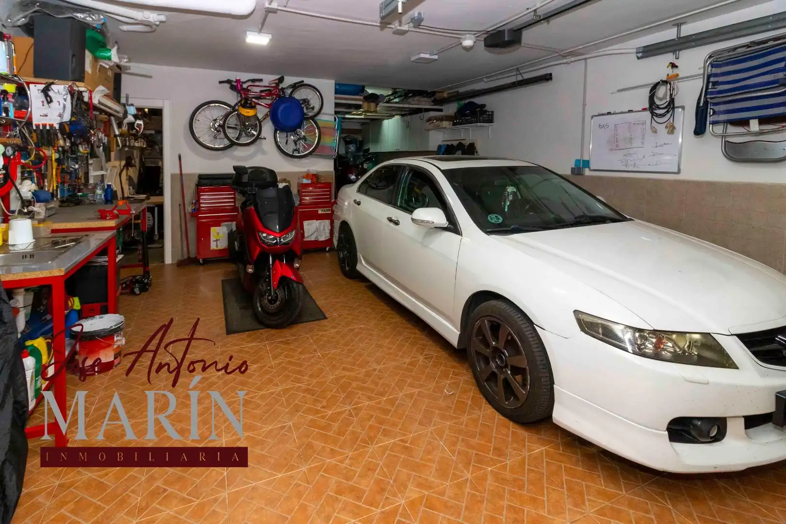 Parking de Casa adosada en venta en Badajoz con Aire acondicionado, Calefacción y Trastero