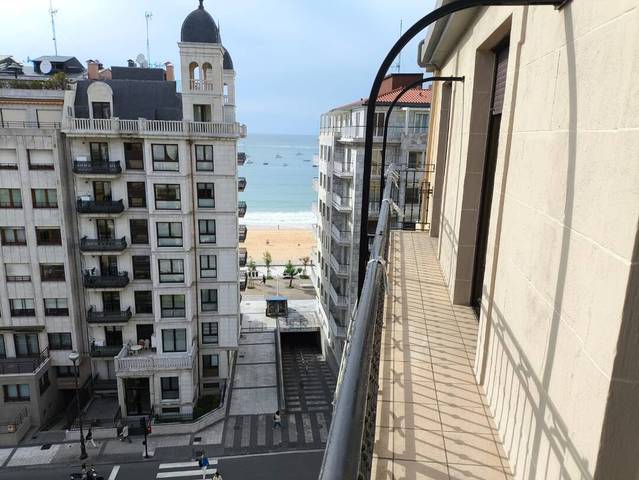 Piso en Alquiler en Zubieta Plaza en Área Romántica