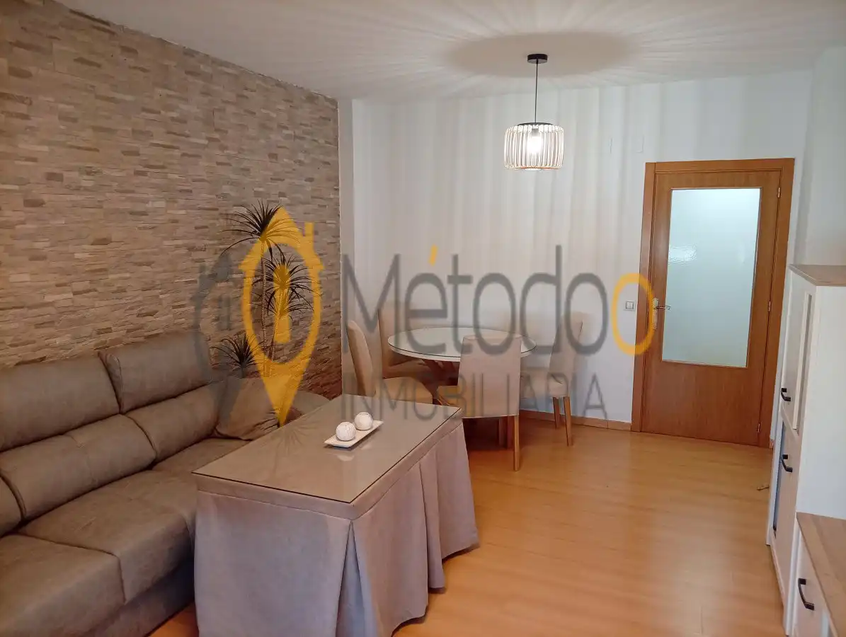 Living room of Flat for rent in Sevilla  with Air Conditioner, Heating and Parquet flooring