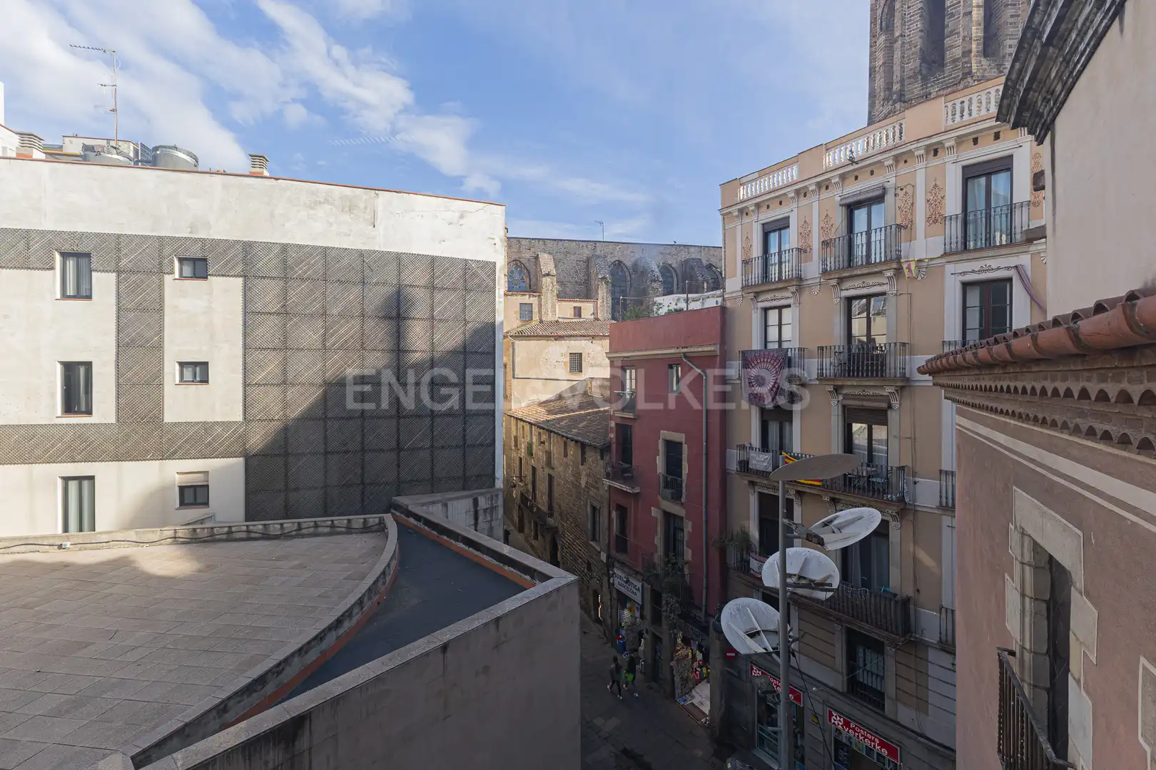 Vista exterior de Oficina en venda en Barcelona amb Moblat