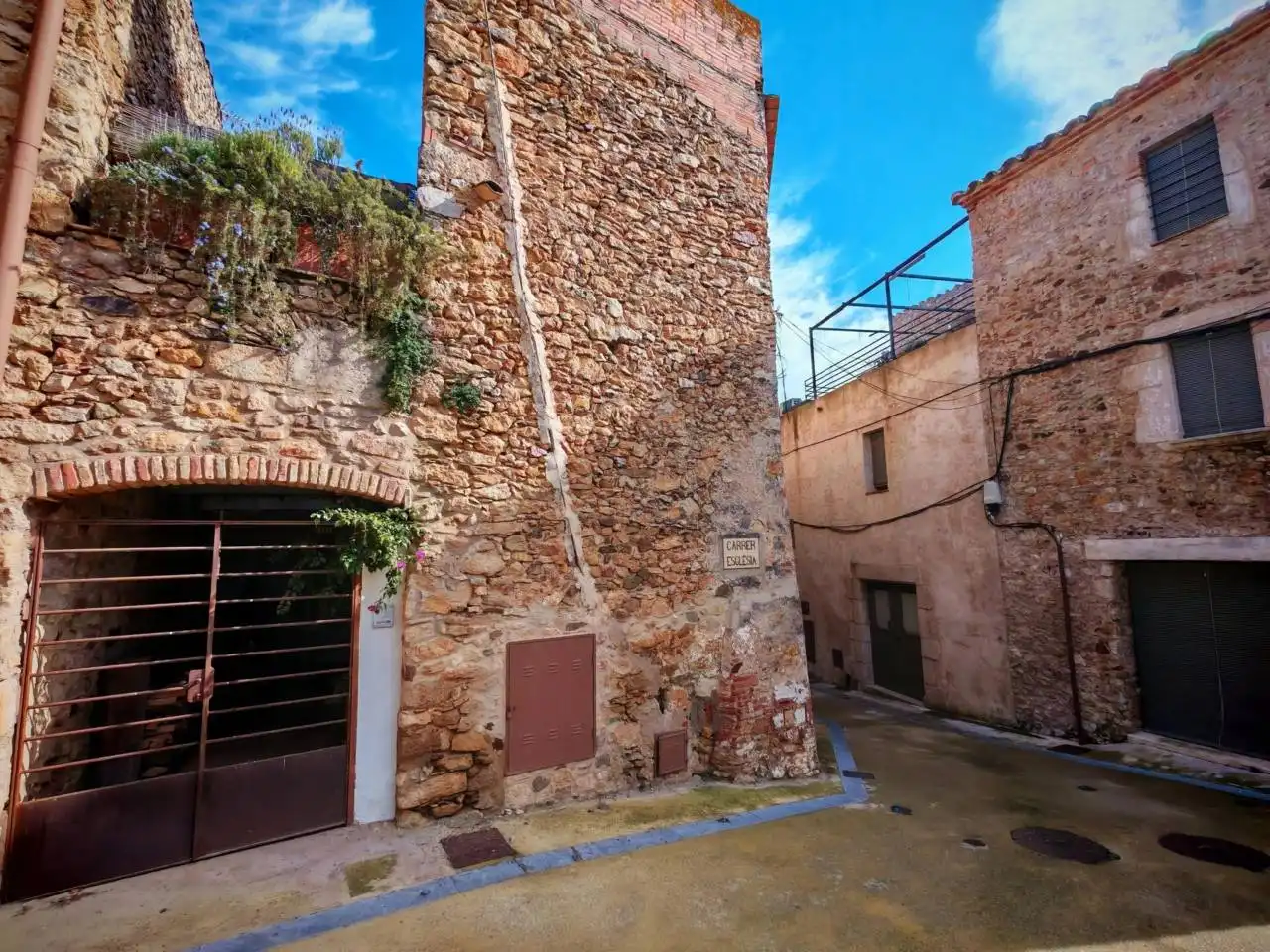 Vista exterior de Casa o xalet en venda en Torrent (Girona) amb Terrassa
