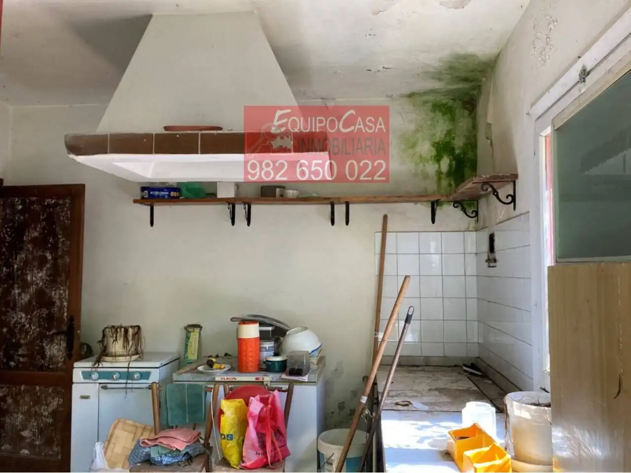 Cuina de Casa o xalet en venda en Begonte amb Jardí privat, Terrassa i Alarma