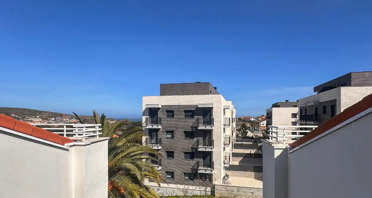 Vista exterior de Dúplex en venta en Santa Cruz de Bezana con Calefacción y Amueblado