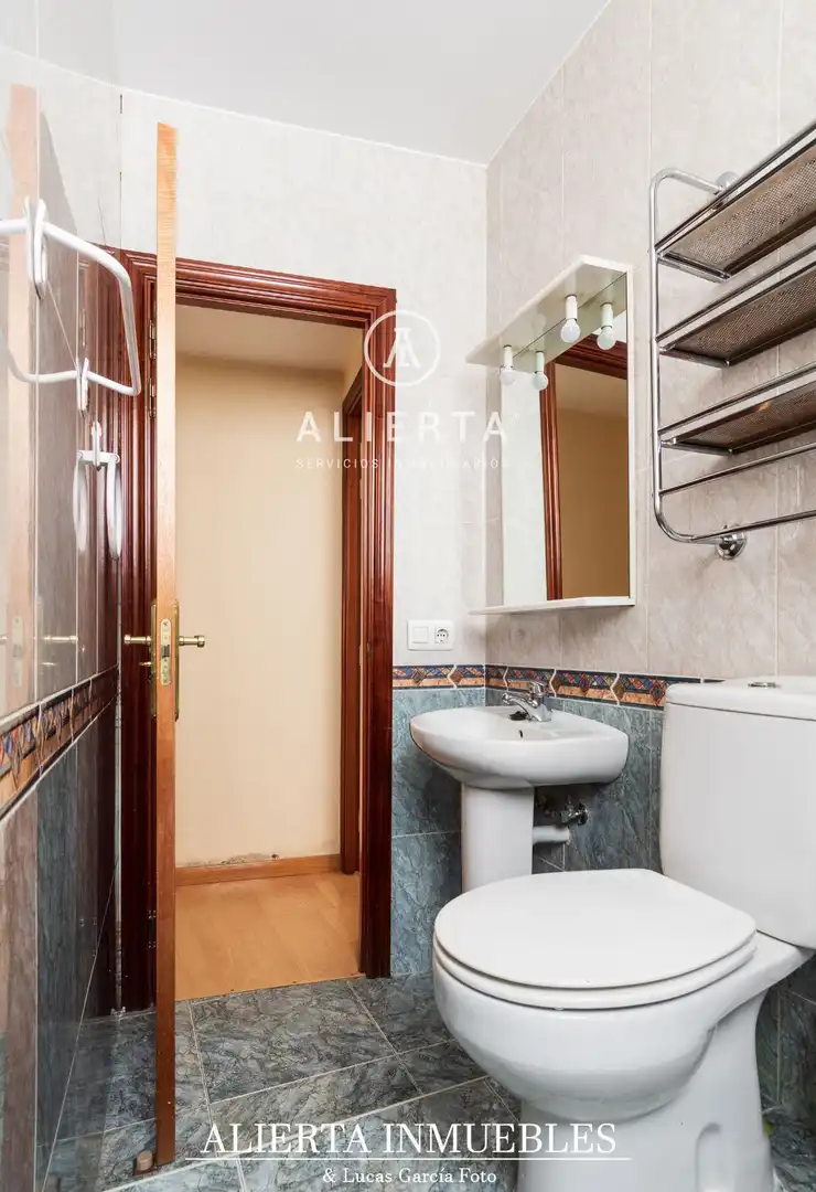 Bathroom of Flat for sale in Zaragoza  with Heating