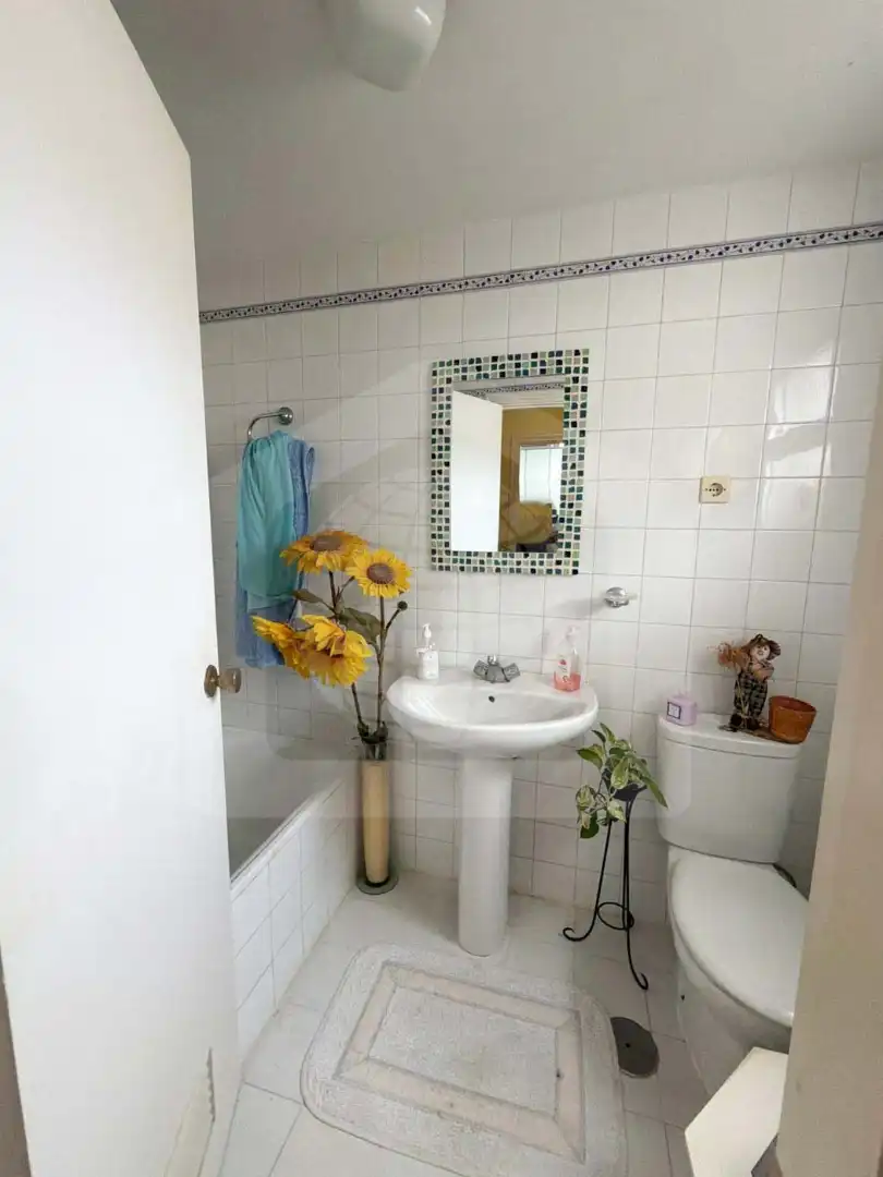 Bany de Casa adosada en venda en Estepona amb Terrassa i Piscina comunitària