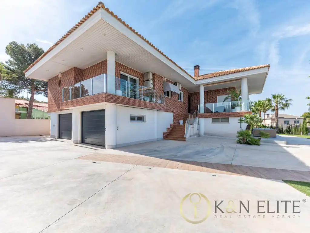 Vista exterior de Casa o chalet en venta en Petrer con Aire acondicionado, Jardín privado y Piscina