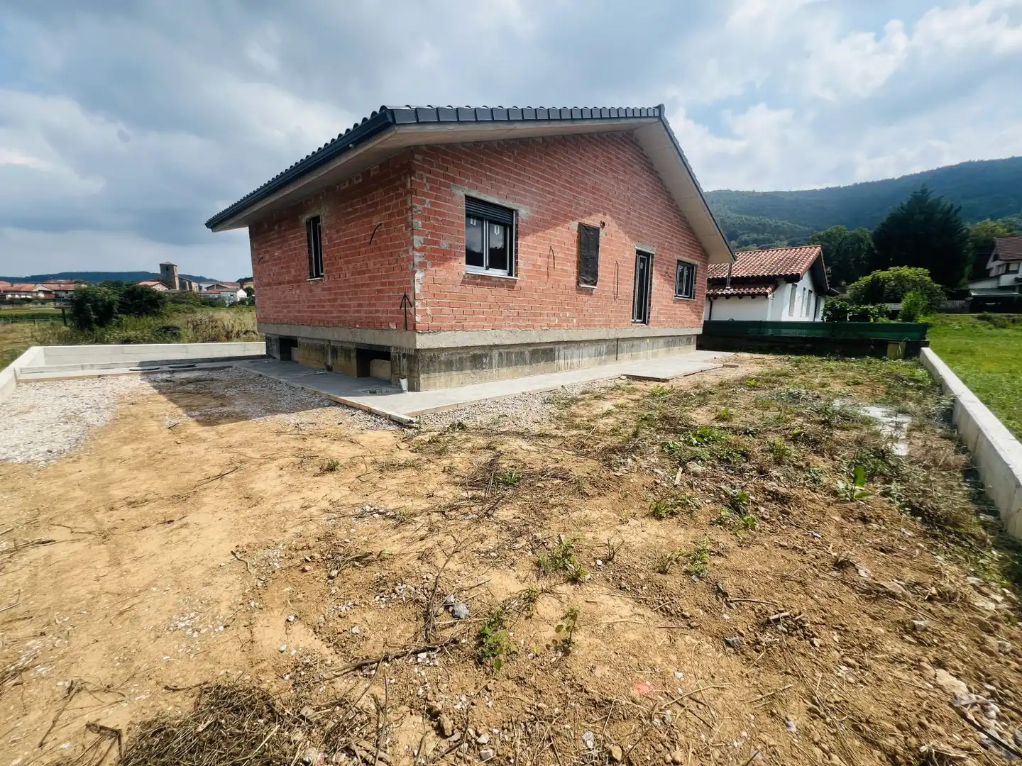 Außenansicht von Haus oder Chalet zum Verkauf in Voto mit Heizung und Abstellraum