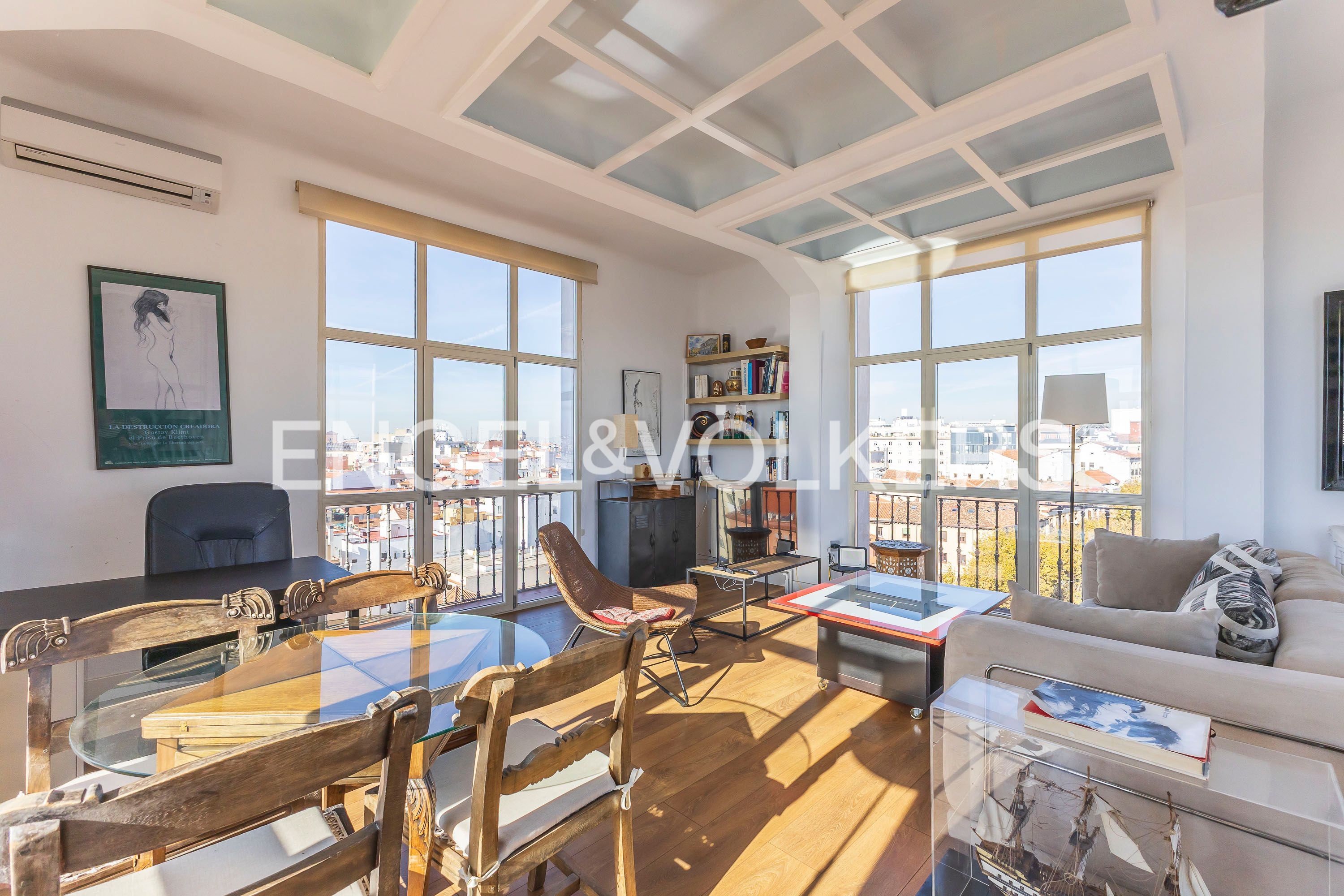 Exterior view of Attic to rent in  Madrid Capital  with Air Conditioner, Heating and Terrace