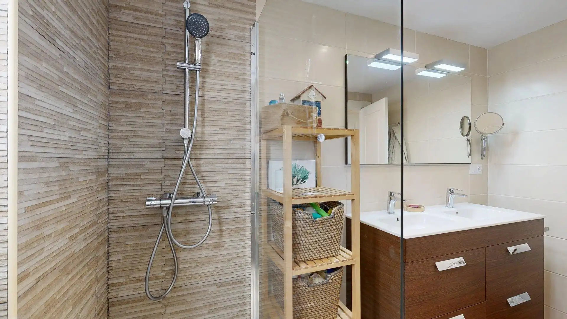 Bathroom of Flat for sale in Zaragoza  with Air Conditioner, Heating and Parquet flooring