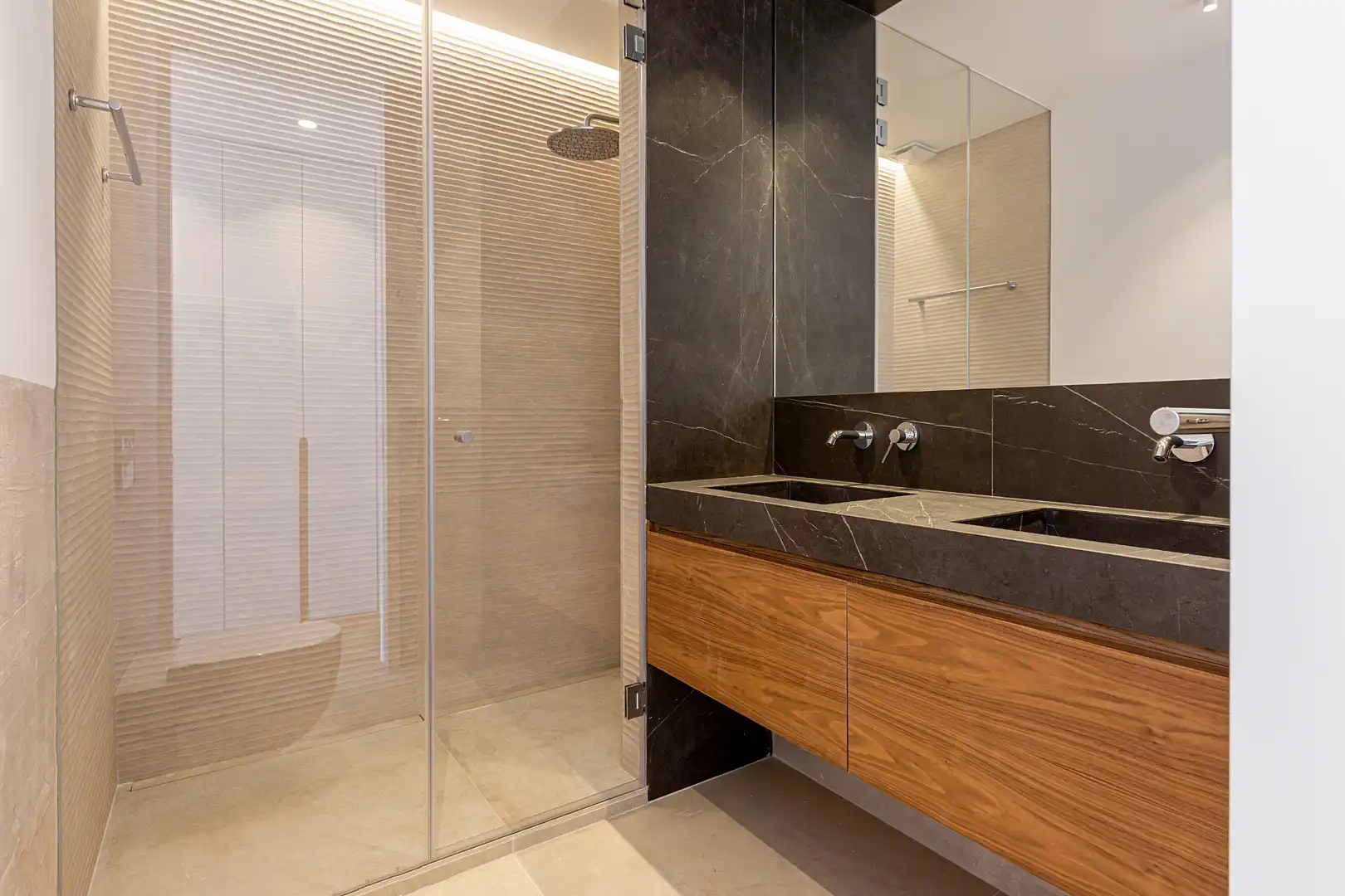 Bathroom of Attic for rent in Madrid  with Air Conditioner, Heating and Storage room