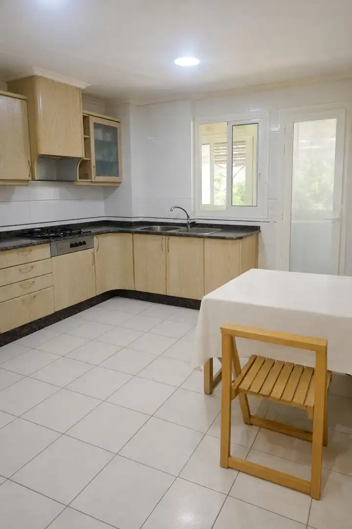 Kitchen of Flat for sale in Valencia  with Air Conditioner and Parquet flooring