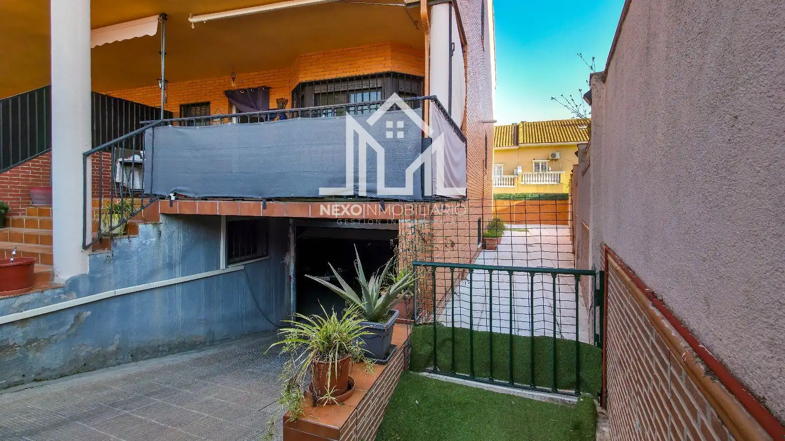 Vista exterior de Casa adosada en venda en Seseña amb Traster