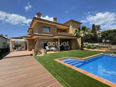 Casa con piscina en venta en Avenida fanals