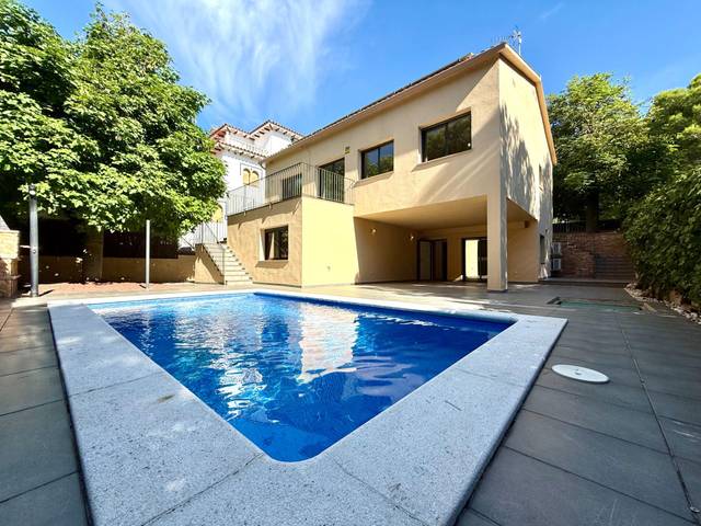 Casa-chalet en Venta en Carrer CEP, 56 en Centre
