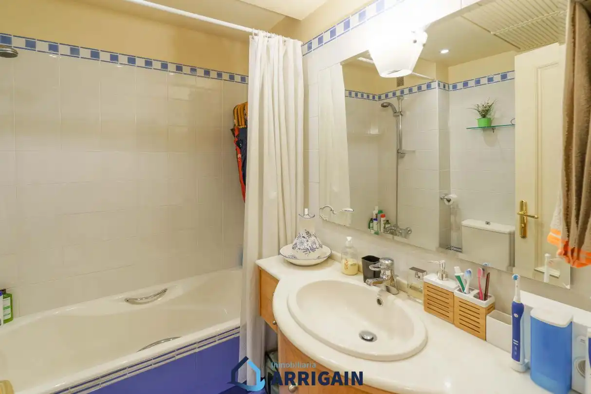 Baño de Piso en venta en Donostia - San Sebastián  con Aire acondicionado, Calefacción y Terraza