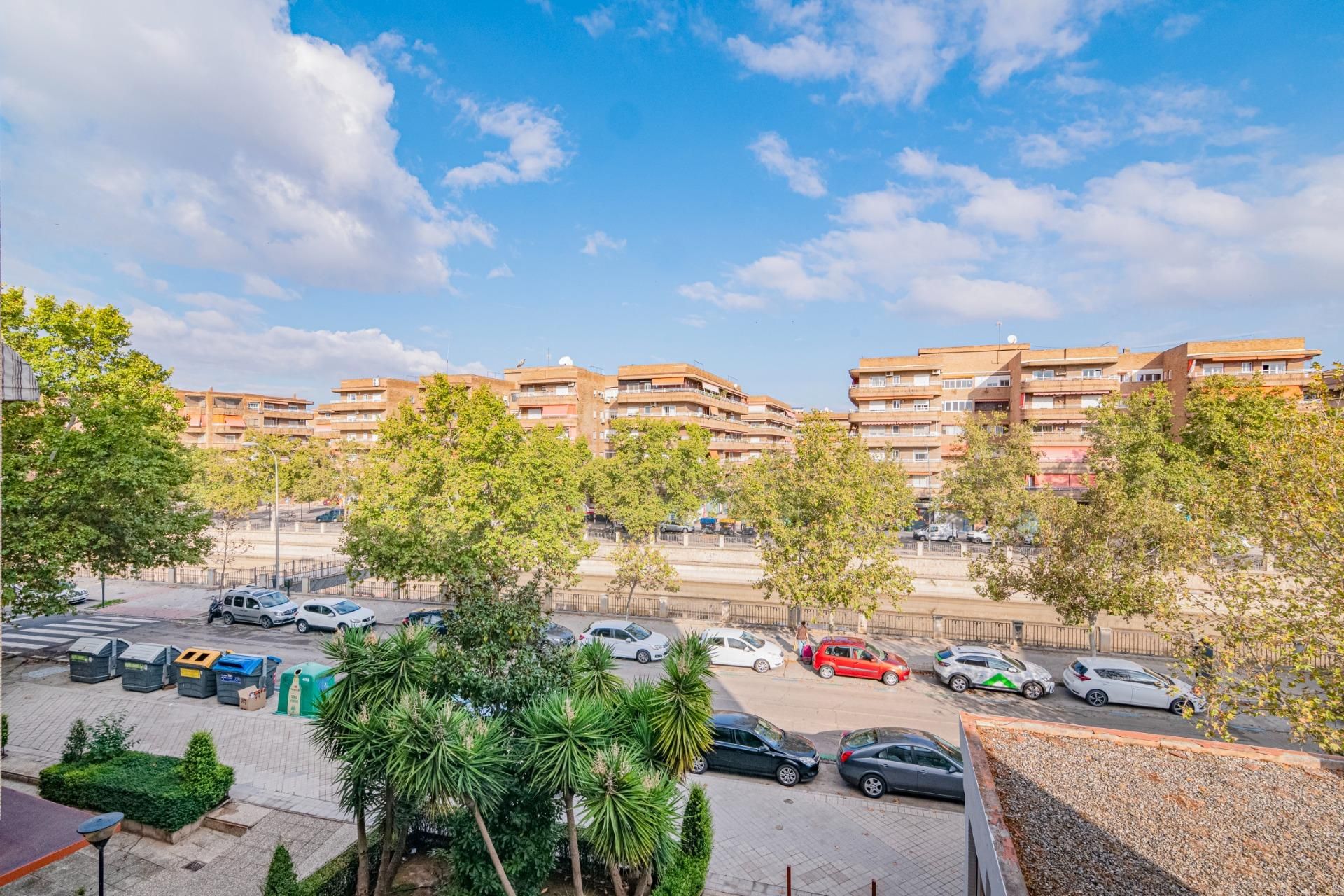 Exterior view of Flat for sale in  Granada Capital  with Air Conditioner, Terrace and Balcony