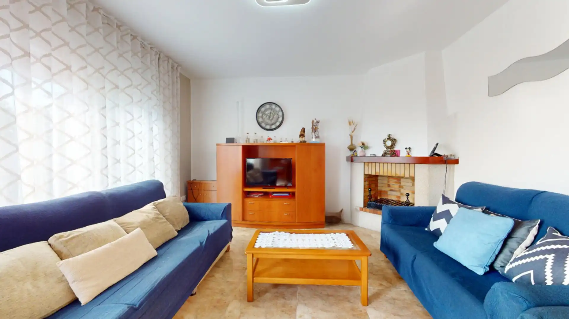 Sala de estar de Casa adosada en venta en Vilanova i la Geltrú con Calefacción y Terraza