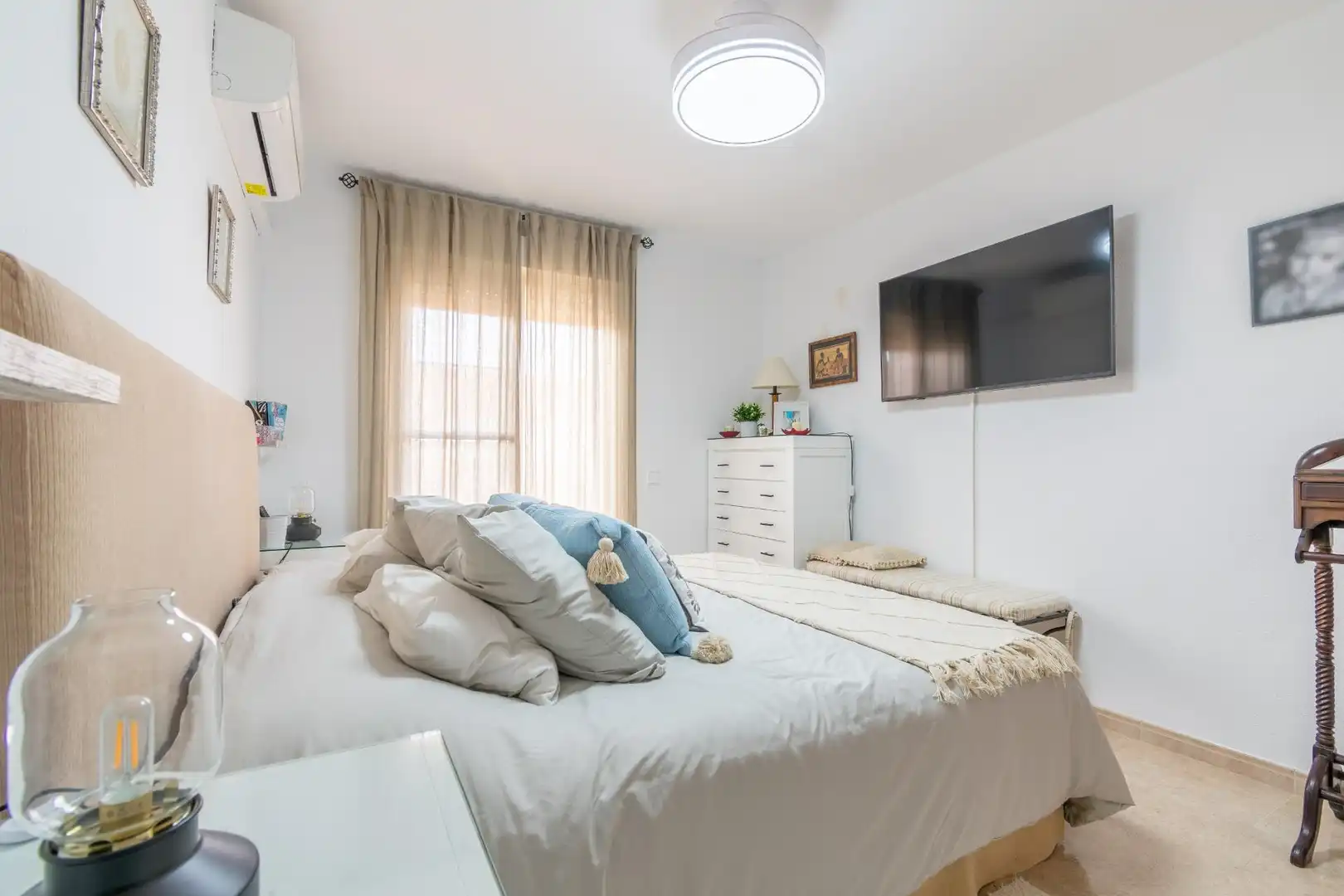 Habitación de Casa adosada en venta en Almería con Aire acondicionado, Calefacción y Terraza