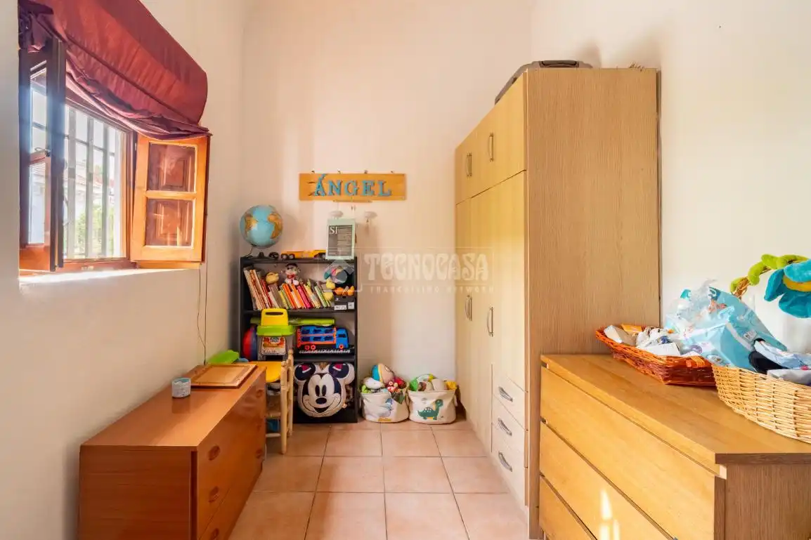 Dormitori de Casa adosada en venda en Órgiva amb Aire condicionat, Terrassa i Moblat