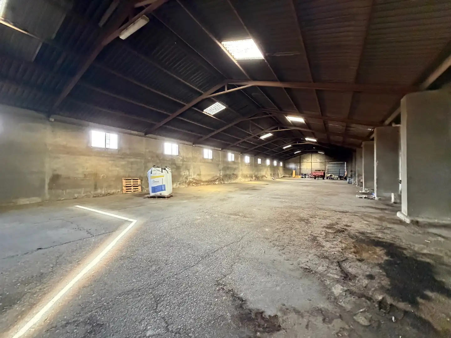 Vista exterior de Nau industrial en venda en Hornillos de Eresma amb Calefacció