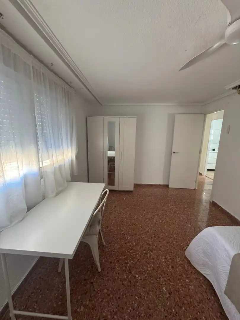 Habitación de Piso de alquiler en Valencia con Amueblado