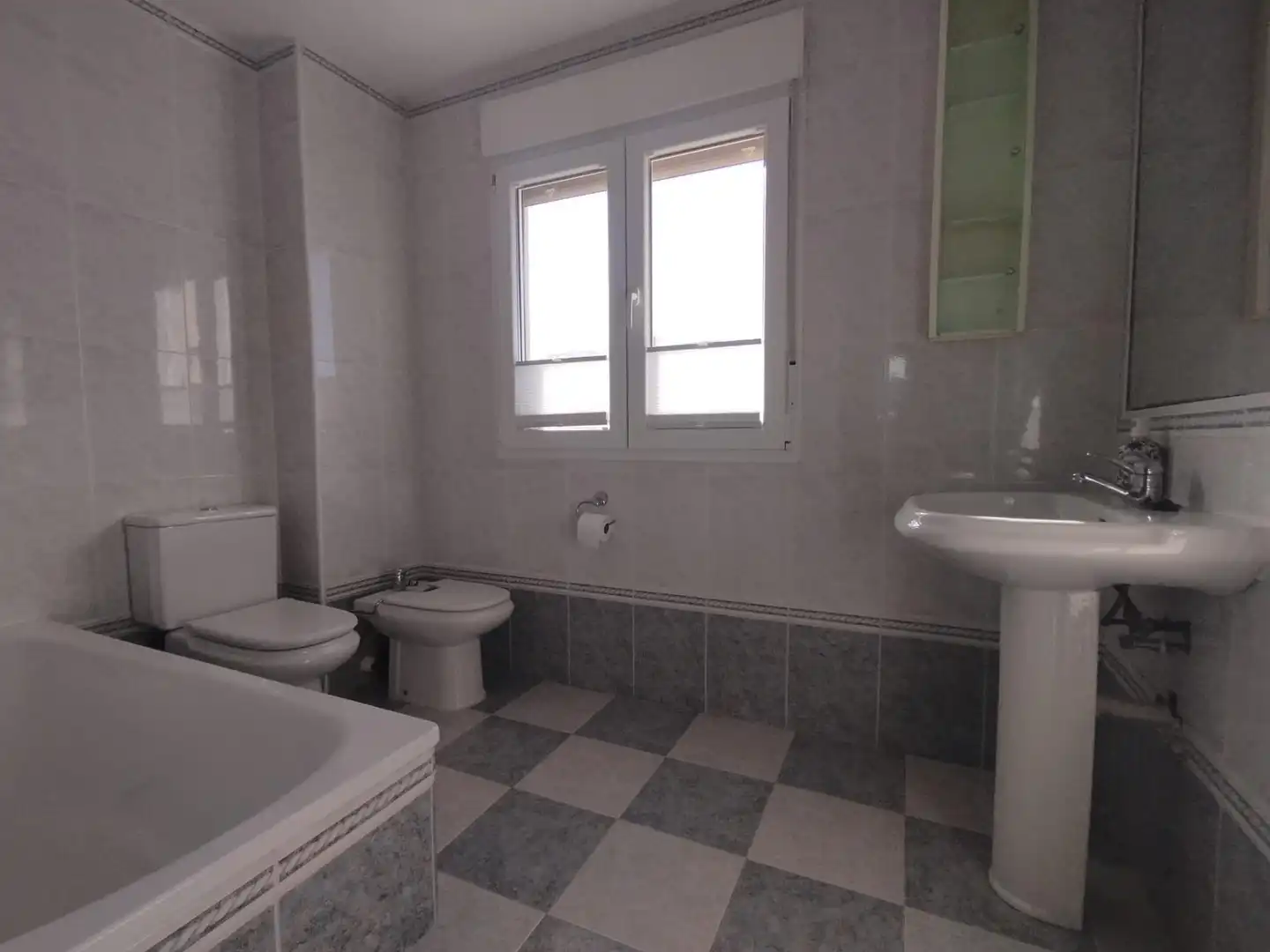 Baño de Casa adosada en venta en Guardamar del Segura con Aire acondicionado, Calefacción y Amueblado