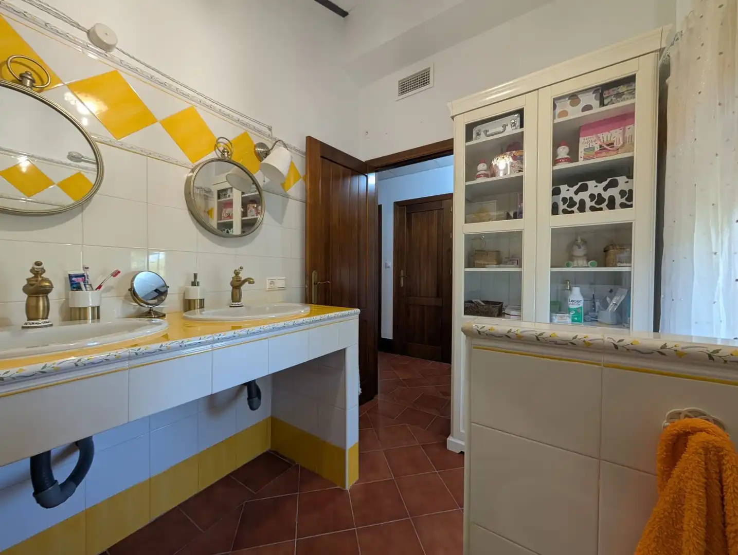 Bathroom of Houses for sale in Aljaraque  with Air Conditioner and Swimming Pool