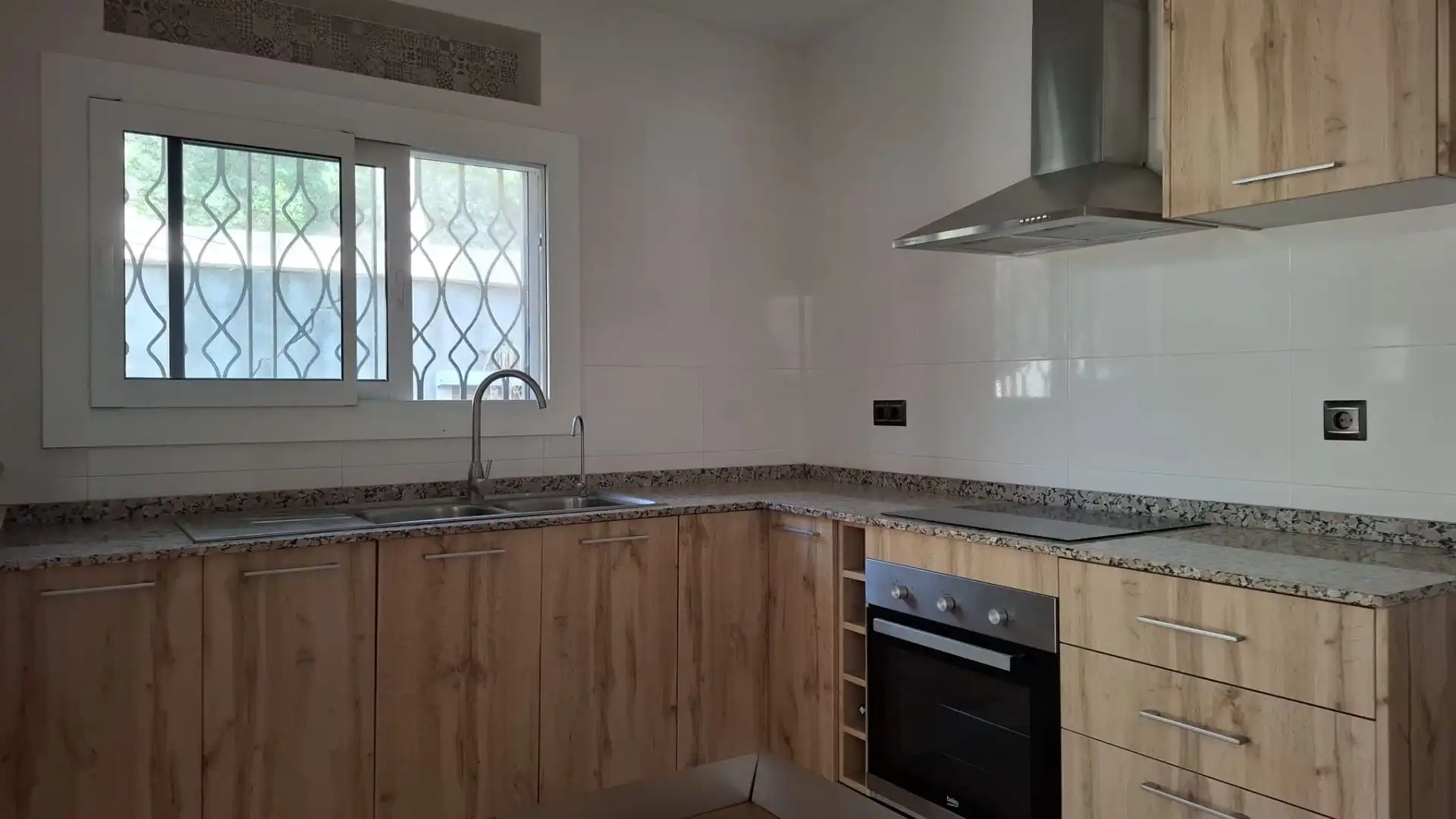 Cuina de Casa o xalet en venda en Vallirana amb Calefacció, Terrassa i Traster