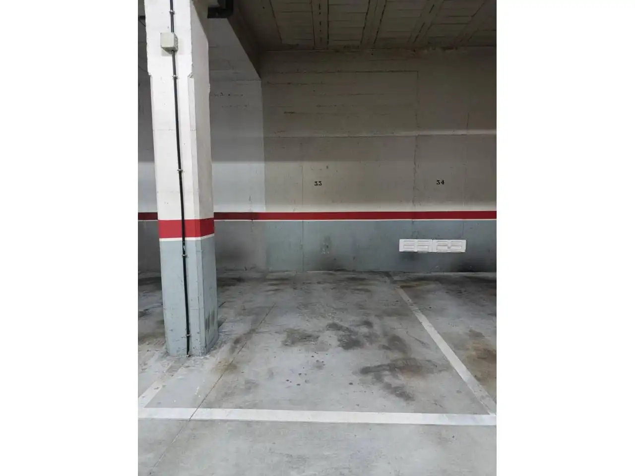 Parking de Piso en venta en Oviedo  con Calefacción, Parquet y Trastero