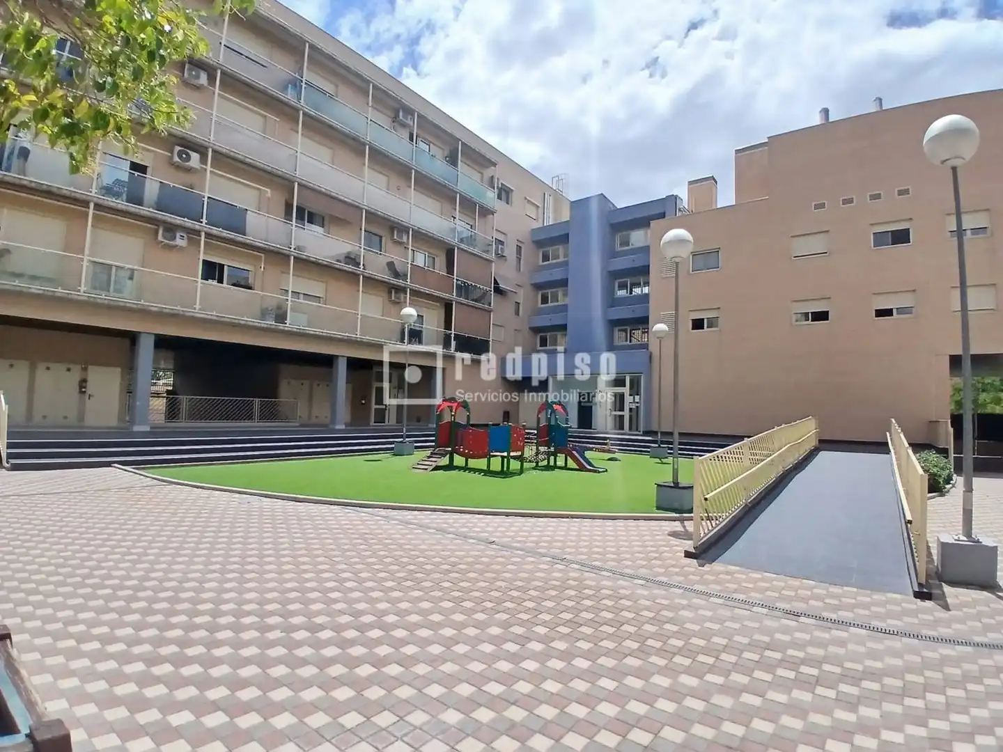 Vista exterior de Pis en venda en Torrejón de Ardoz amb Jardí privat, Terrassa i Traster