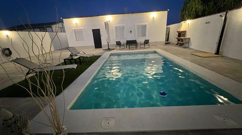 Venta de parcela y chalet con piscina, imagen 2