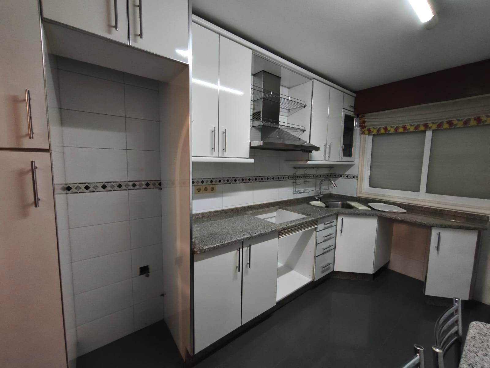 Kitchen of Flat for sale in Ourense Capital   with Heating, Parquet flooring and Oven