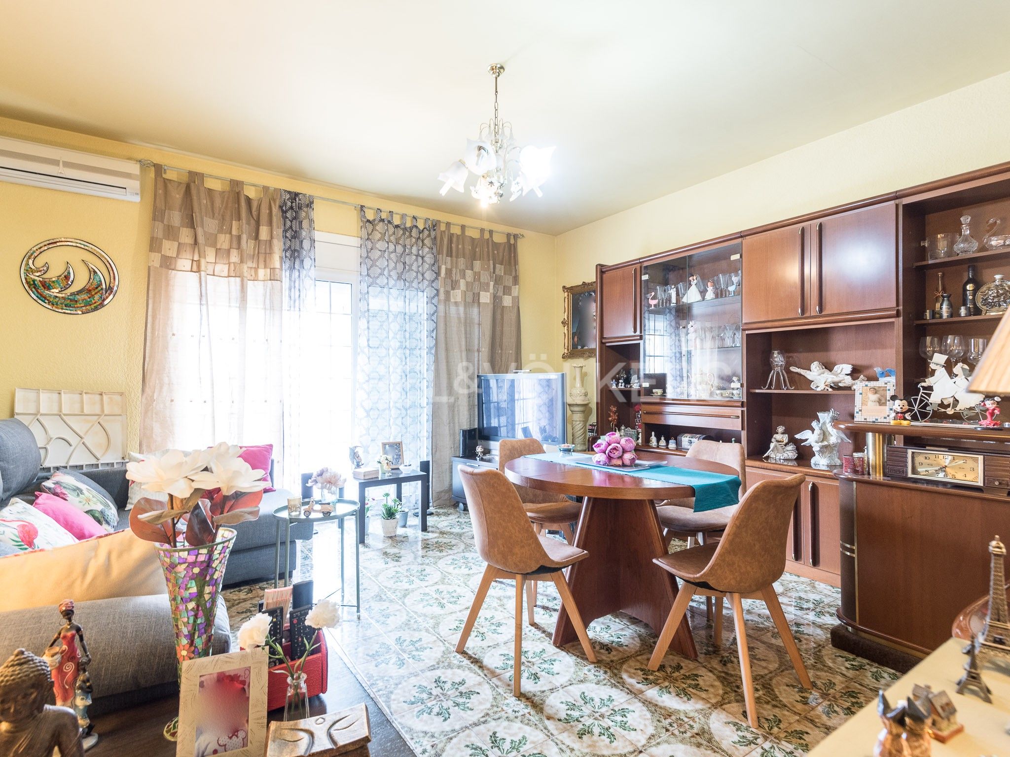 Sala d'estar de Casa o xalet en venda en Olesa de Montserrat amb Calefacció, Jardí privat i Balcó