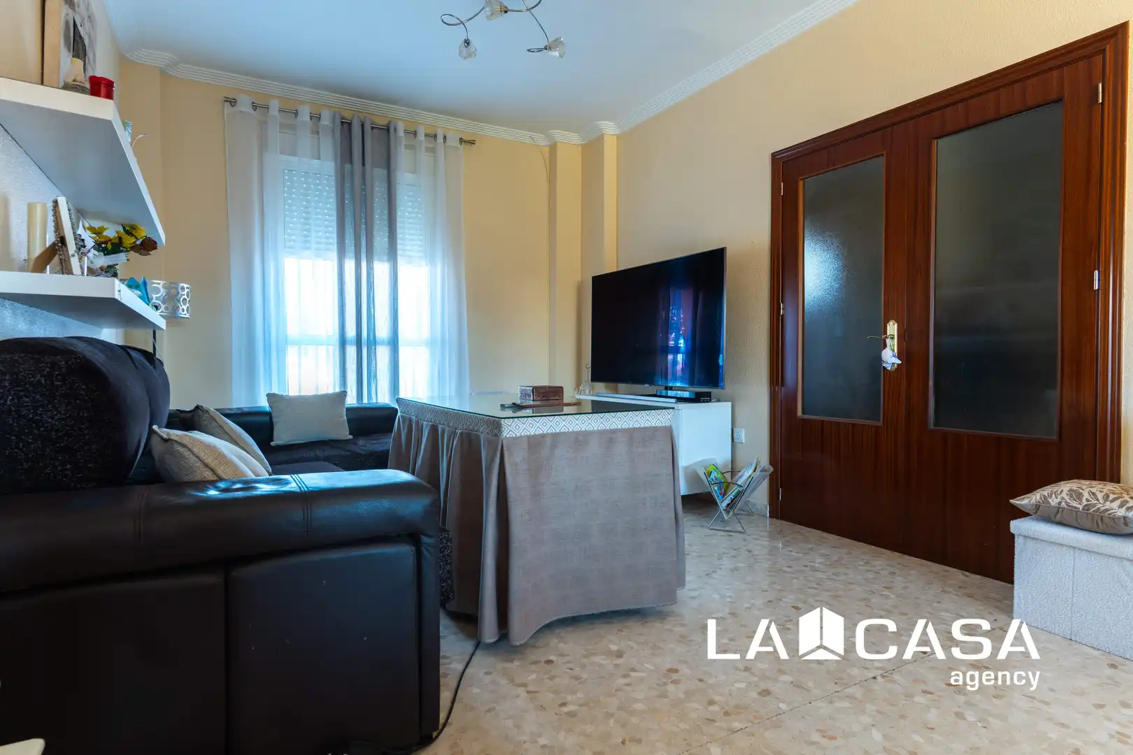Sala d'estar de Casa adosada en venda en Dos Hermanas amb Aire condicionat i Terrassa