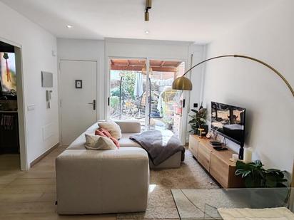 Living room of Single-family semi-detached for sale in Girona Capital  with Heating, Swimming Pool and Oven