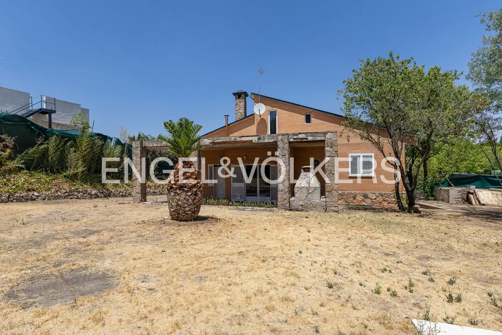 Vista exterior de Casa o chalet en venta en Móstoles con Calefacción, Jardín privado y Parquet